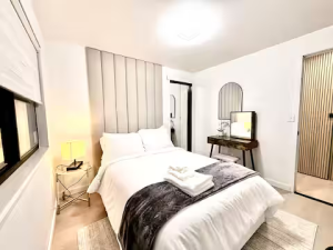 zh_bedroom_double_bed2