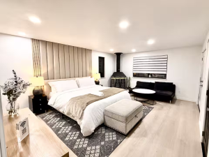 zh_bedroom_king_bed1
