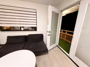 zh_bedroom_king_bed2