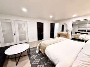 zh_bedroom_king_bed3