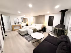 zh_bedroom_king_bed4