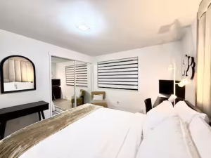 zh_bedroom_queen_bed2